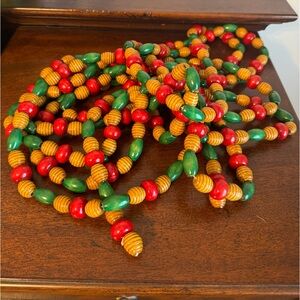 VINTAGE WOOD BEADED GARLAND 18’ TOTAL RED AND GREEN